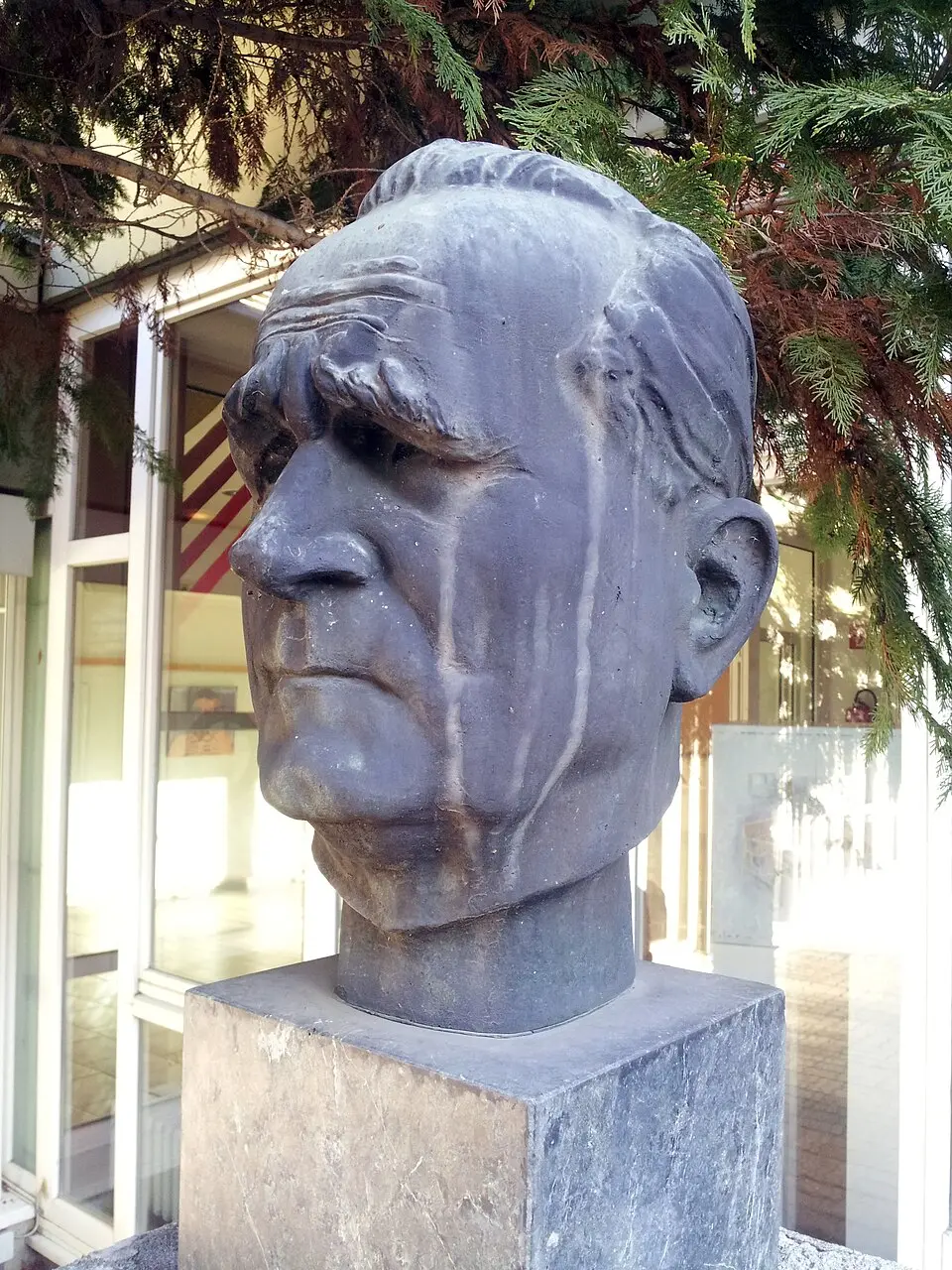 Image: Gugganij (talk) · CC BY-SA 3.0 AT Persönlichkeitsdenkmal Ökonomierat Josef Wallner