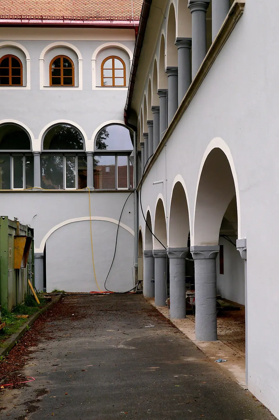 Neue Burg und Stadtmauer, Bezirksgericht