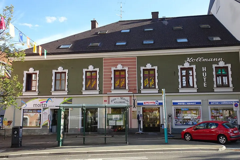 Obrázok: Clemens Mosch · CC BY-SA 4.0 Bürgerhaus, straßenseitiges Hauptgebäude und Osttrakt