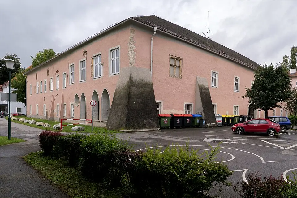 FranziskanerInnenkloster, Stadtmauer, Ehem. Franziskaner-/Minoritenkloster und Stadtmauer