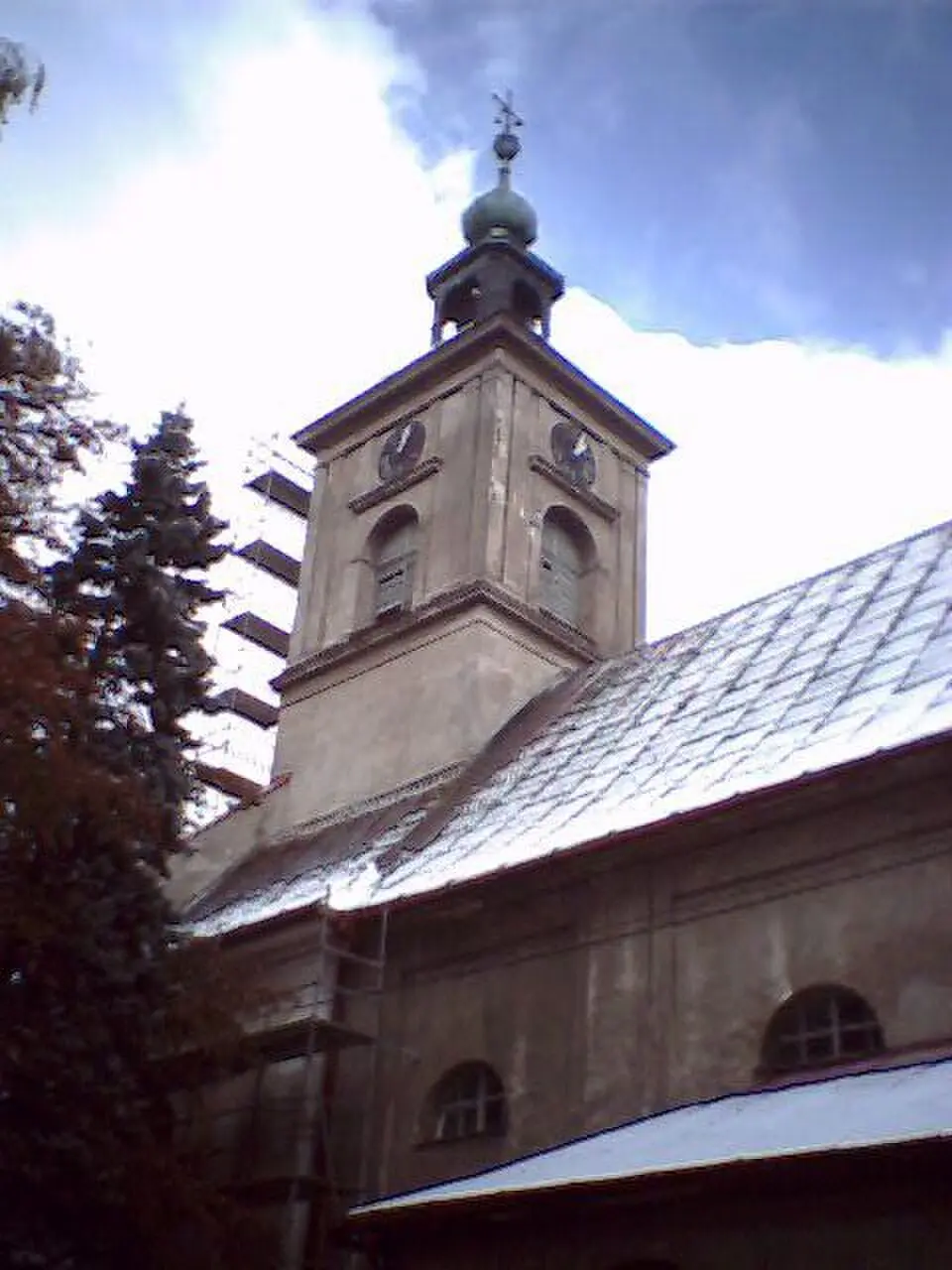 Slika: Qasinka · Public domain Evangelický kostel v Komorní Lhotce