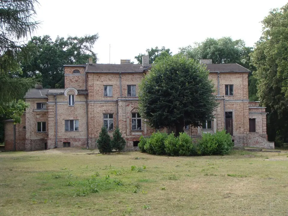 Pałac w Kadzewie