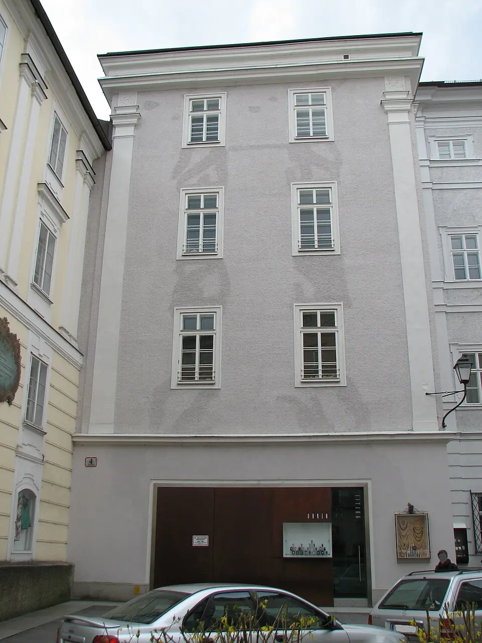 Wohnhaus, ehem. St. Salvators- oder rote Bruderschaftskirche