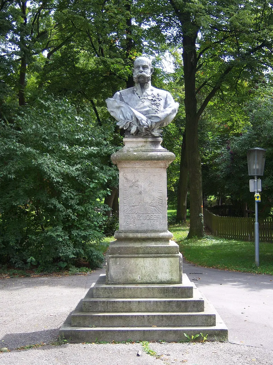 Persönlichkeitsdenkmal, Büste Kaiser Franz Joseph I.