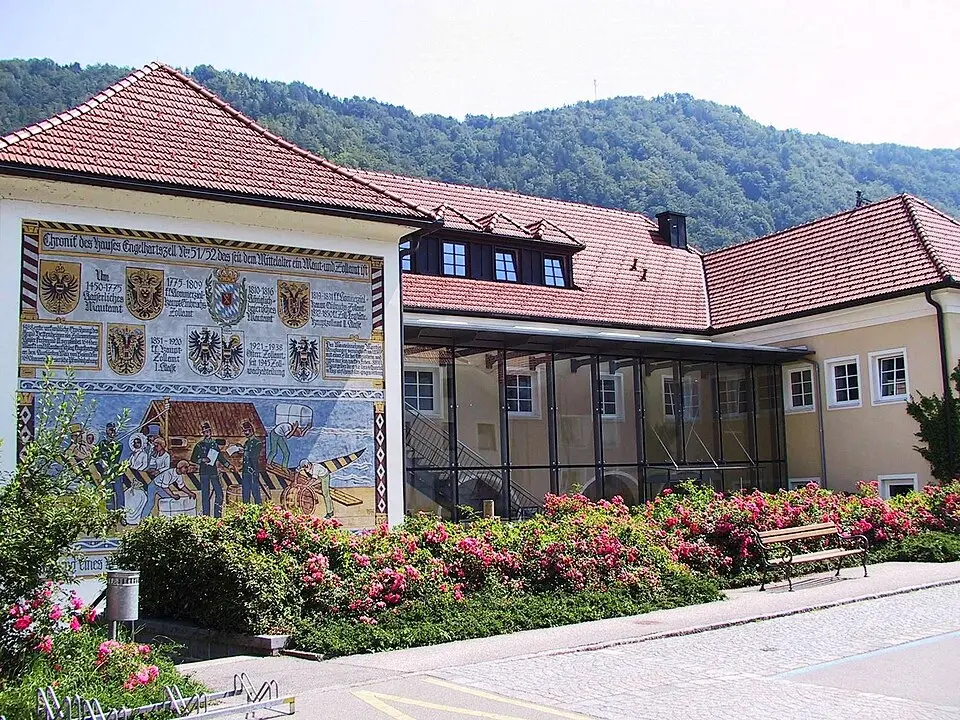 Amtsgebäude, Kulturhaus, ehem. Mauthaus