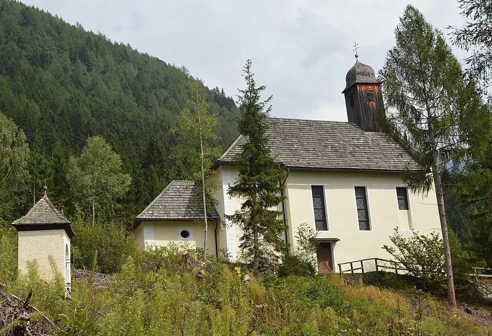 Kalvarienbergkapelle und Kreuzwegstationen