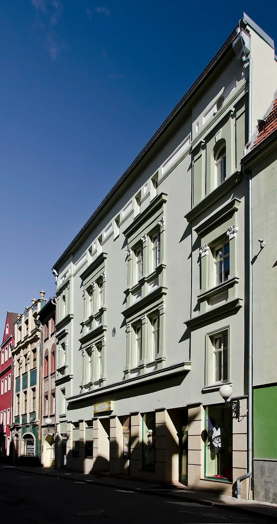 Teatr, ob. kino „Grand”