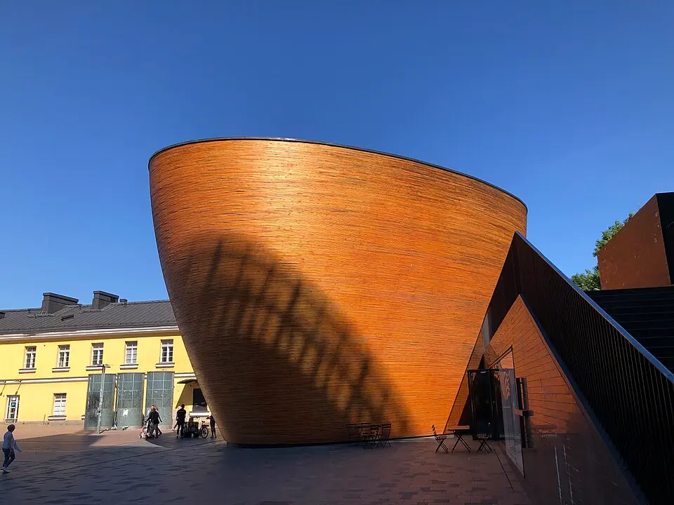 Obrázok: Vadelmavene · CC BY-SA 4.0 Kampin kappeli