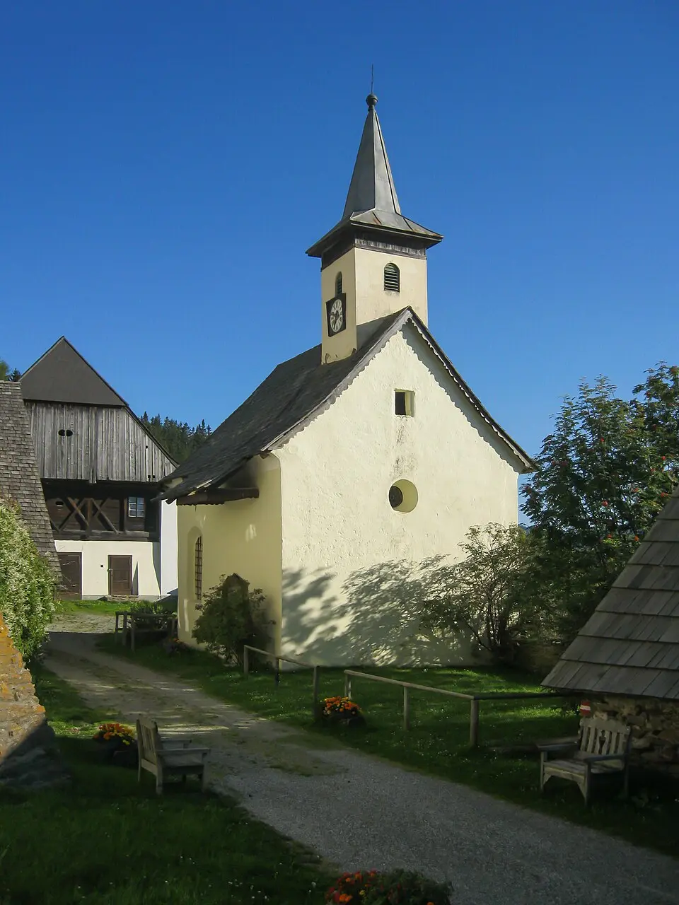 Slika: Hubertl · CC BY 3.0 AT Kapelle hll. Rochus und Sebastian sowie Wirtschaftsgebäude des Stüblergutes