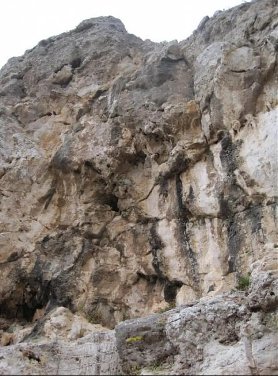 Abrigo y cueva de Benzú