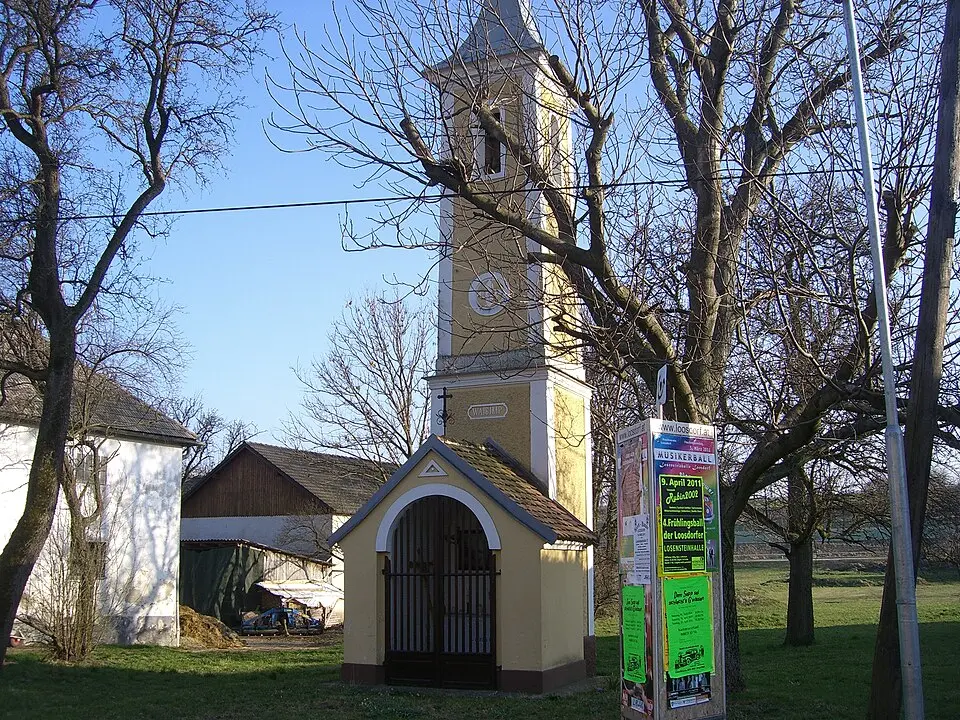 Slika: Michael Fleischhacker · CC BY-SA 3.0 Ortskapelle mit Glockenturm
