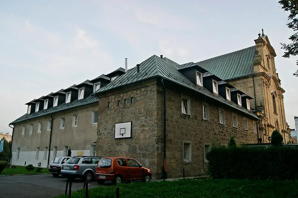 Klasztor, Osiedle Plac Konstytucji 3 Maja 2 w Krosnie