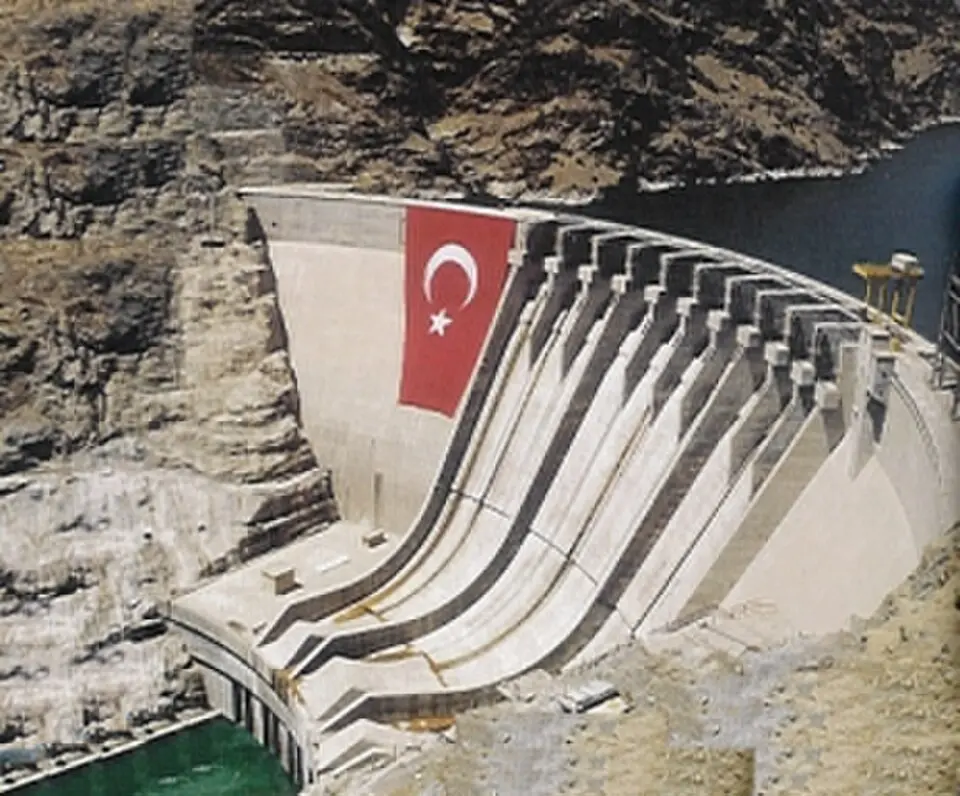 Wikimedia Commons · Public domain Karakaya Barajı ve Hidroelektrik Santrali