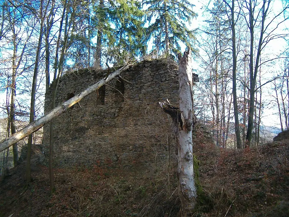 Obrázek: Chmee2 · CC BY-SA 3.0 Hrádek u Purkarce