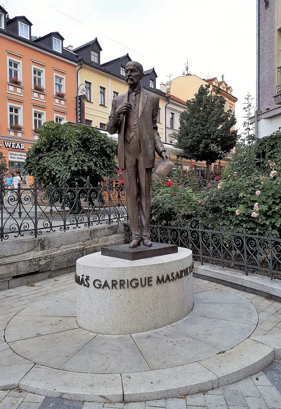 Masarykova socha v ulici Tomáše Garrigua Masaryka v Karlových Varech