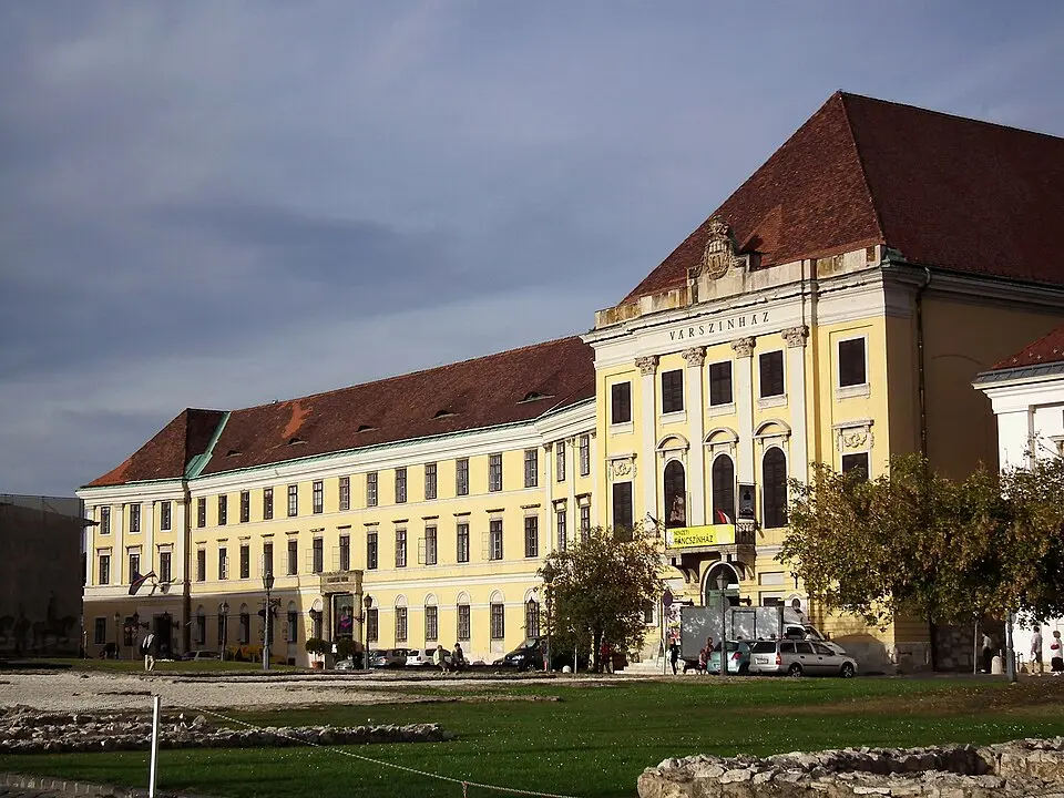 Várszínház