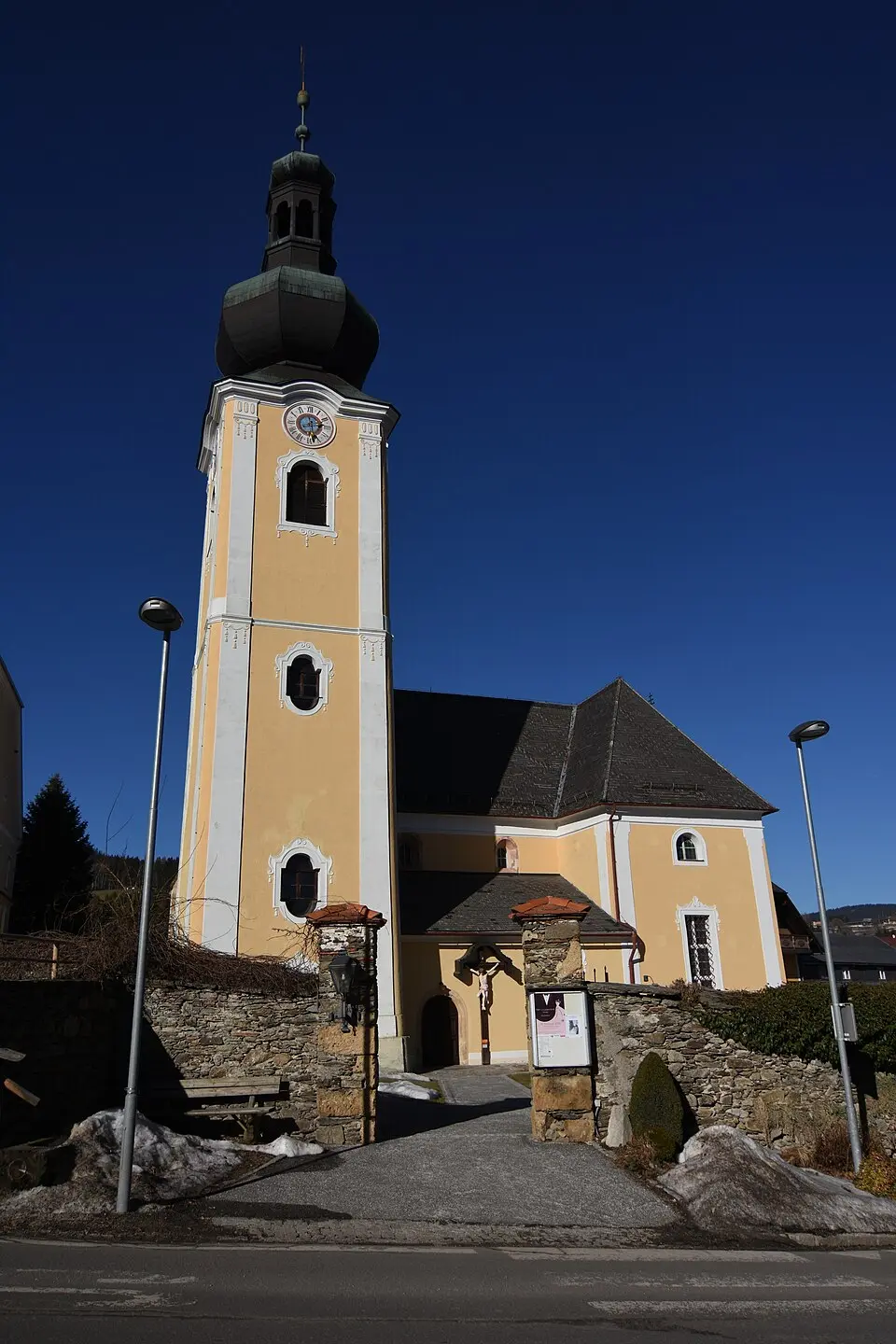 Kath. Pfarrkirche hl. Jakobus d. Ä. und Friedhof