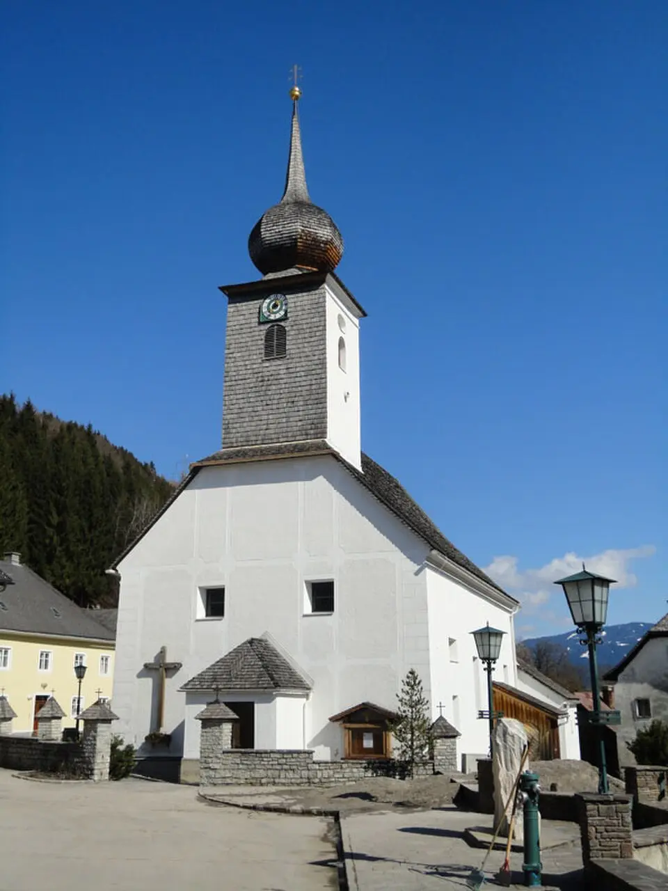 Slika: Pezibär · CC BY-SA 3.0 Pfarrkirche Assach