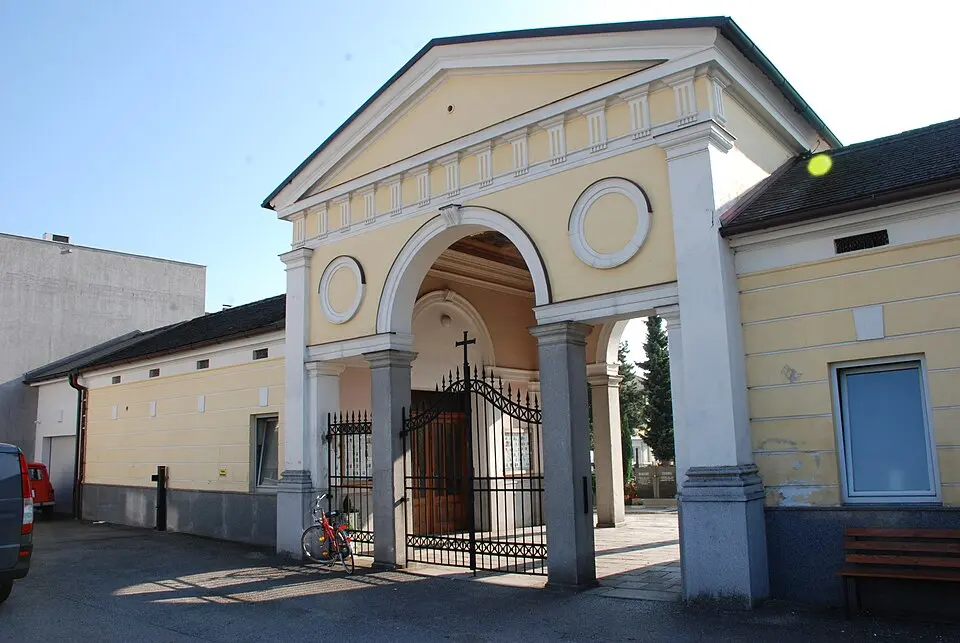 Friedhof, Portalanlage