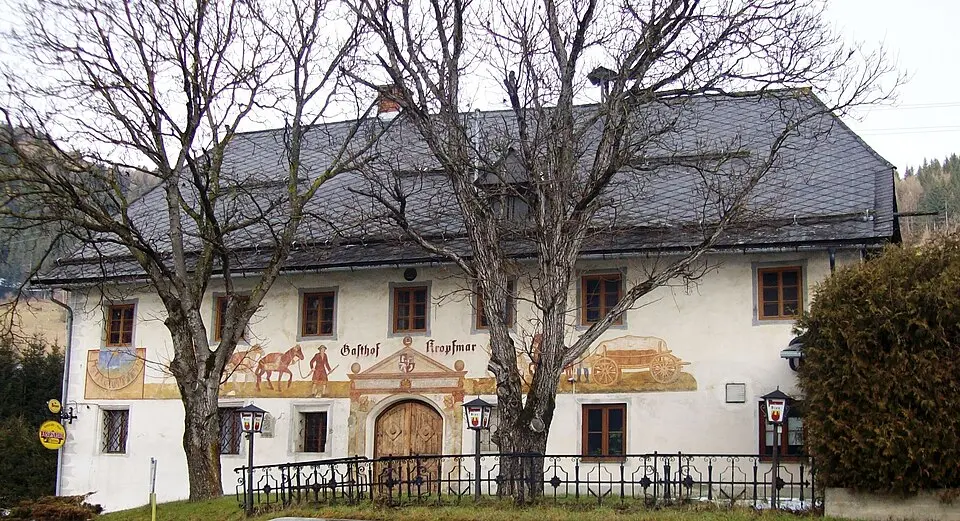 Slika: Mario23 at German Wikipedia · Public domain Kropfmoarhaus (Gasthof Kropfmar)