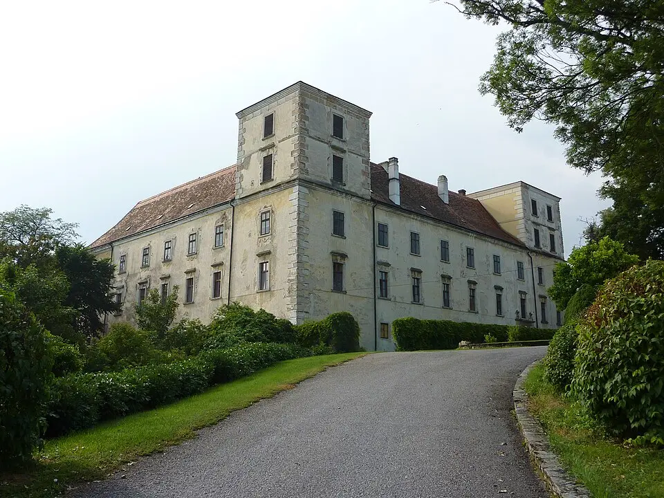 Slika: BSonne · CC BY-SA 3.0 Schloss Kattau