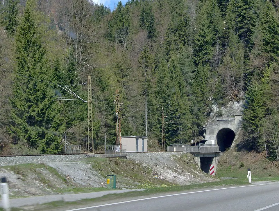 Slika: Tubantia · CC BY-SA 3.0 Außerfernbahn Klausentunnel