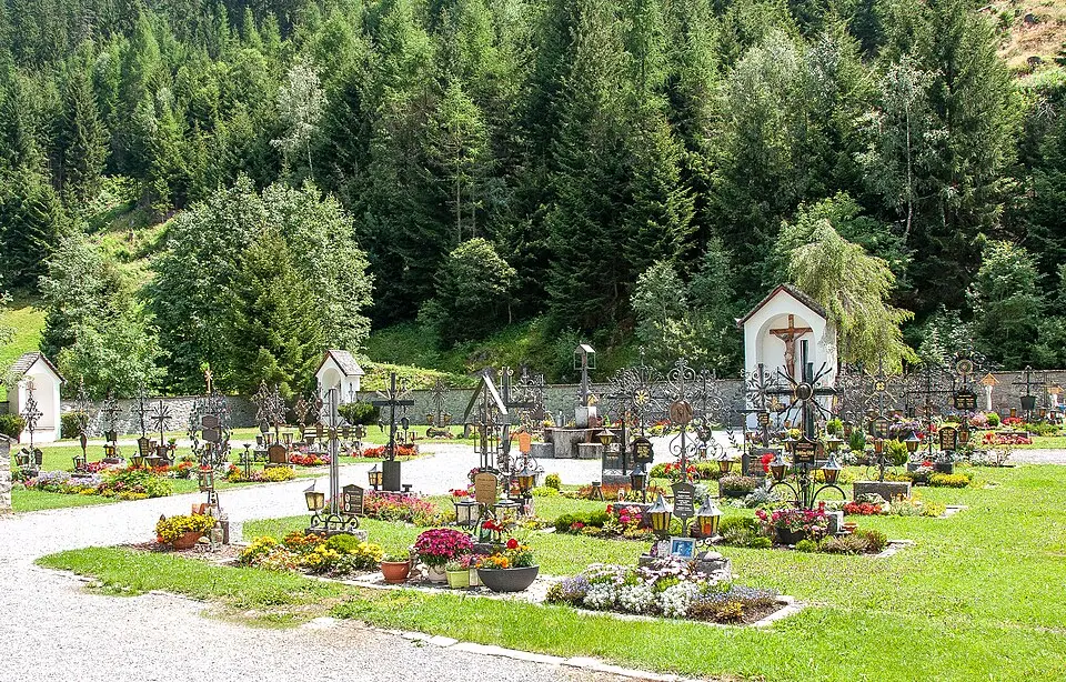 Image: Rudolfo56 · CC BY-SA 3.0 AT Friedhof Feichten