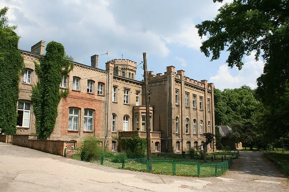 Zespół pałacowy w Kawęczyniu