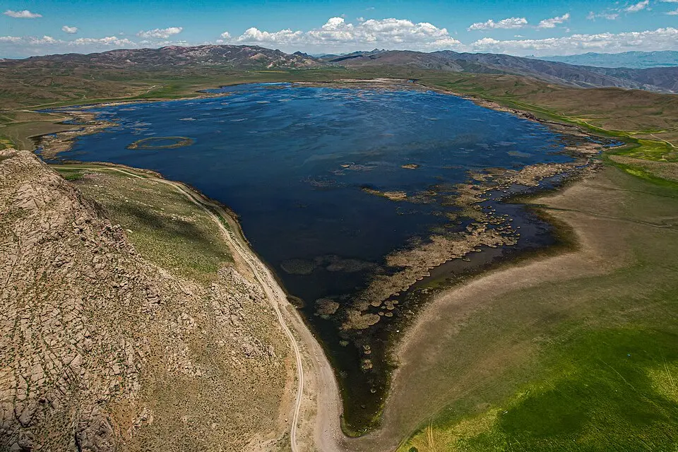 Lake Turna
