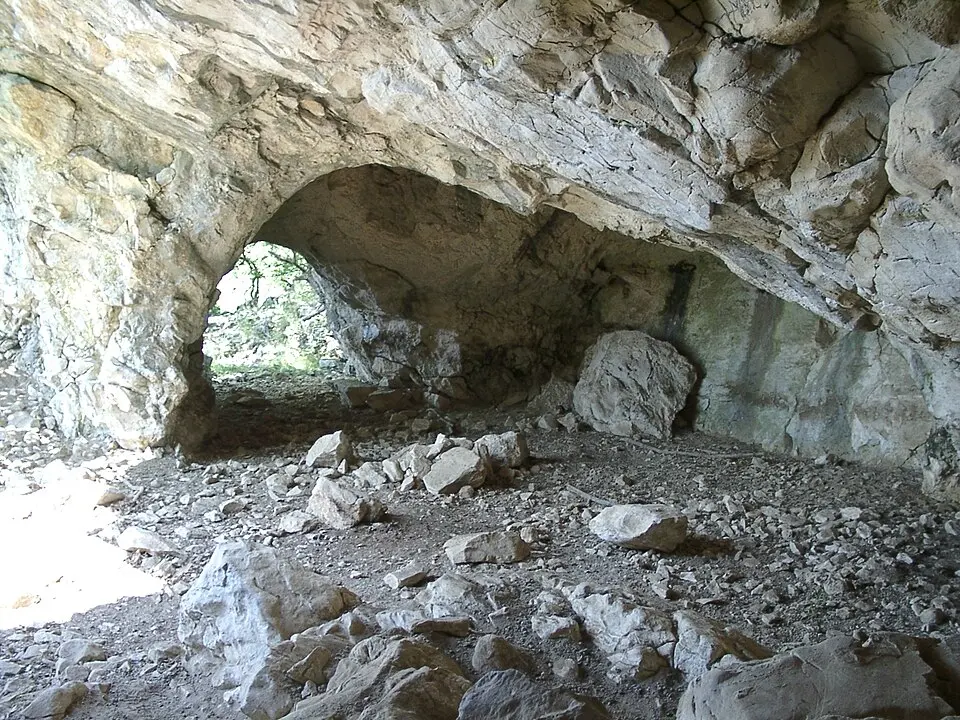 Kecskés-galya Cave