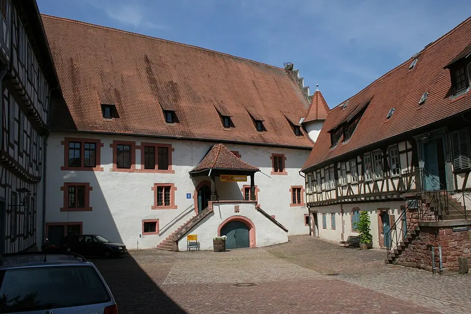 Immagine: Haselburg-müller · CC BY-SA 3.0 Stadtmuseum Michelstadt