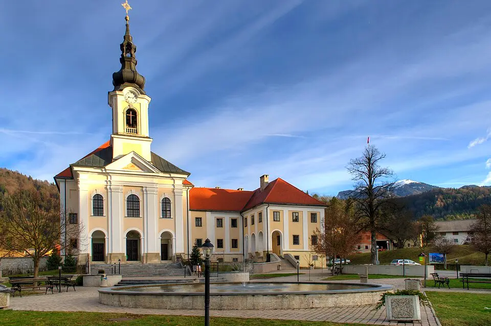 Samostan dominikank Adergas