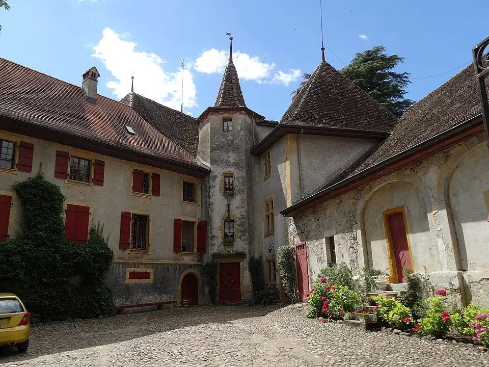 Schloss mit Landwirtschaft