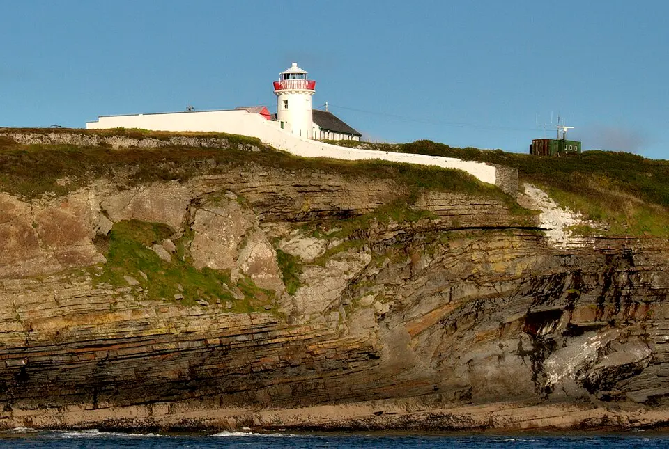 Obrázok: Peter Hurford from Downton, Wiltshire, UK · CC BY 2.0 Kilcredaun Head lighthouse