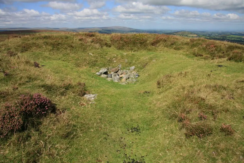King's Barrow on King Tor, Hookney Down