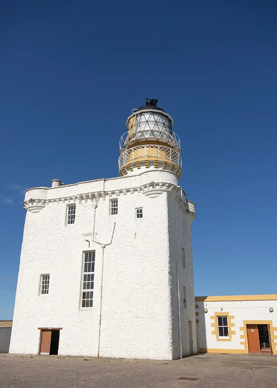 Image: AndrewDawes · CC BY-SA 4.0 Kinnaird Head Lighthouse