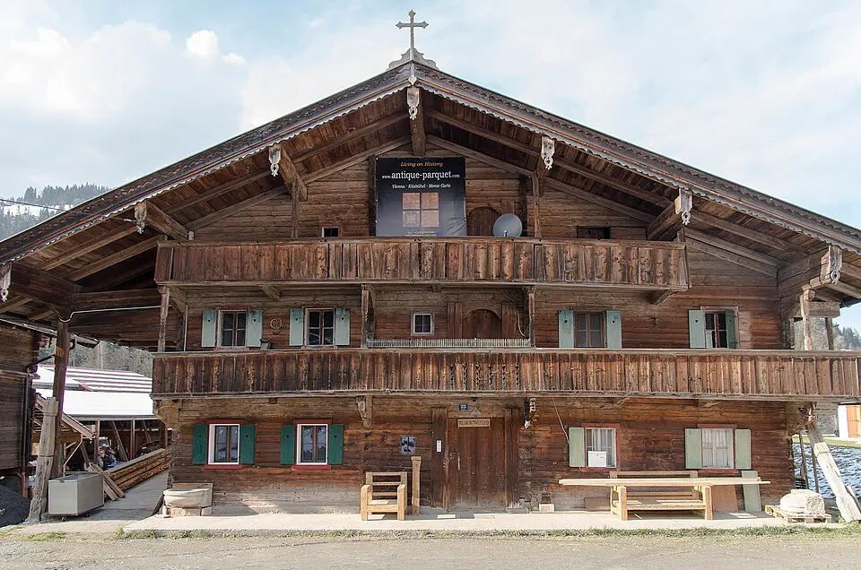 Slika: WOKRIE · CC BY-SA 3.0 AT Bauernhaus Premser