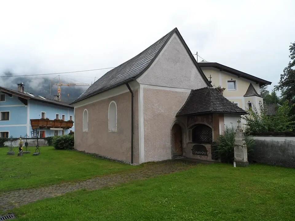 Obrázok: Leitzsche · CC0 Friedhofskapelle hll. Heinrich und Kunigunde mit Nischenbildstock