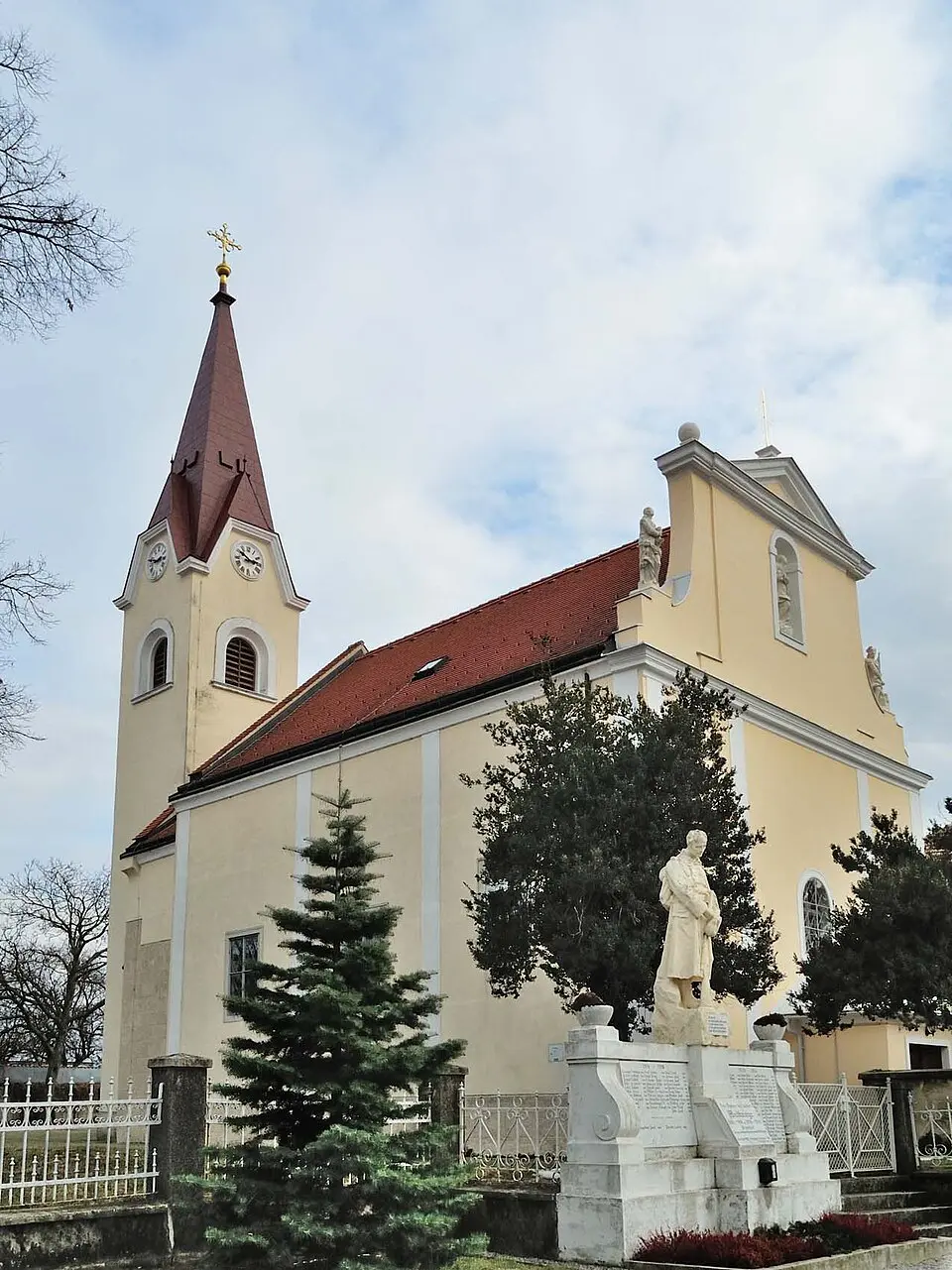 Obrázok: Robert Heilinger · CC BY-SA 3.0 Kath. Pfarrkirche hll. Peter und Paul