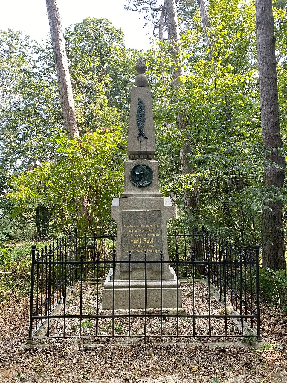 Bild: Funke · CC BY-SA 4.0 Adolf-Robl-Denkmal