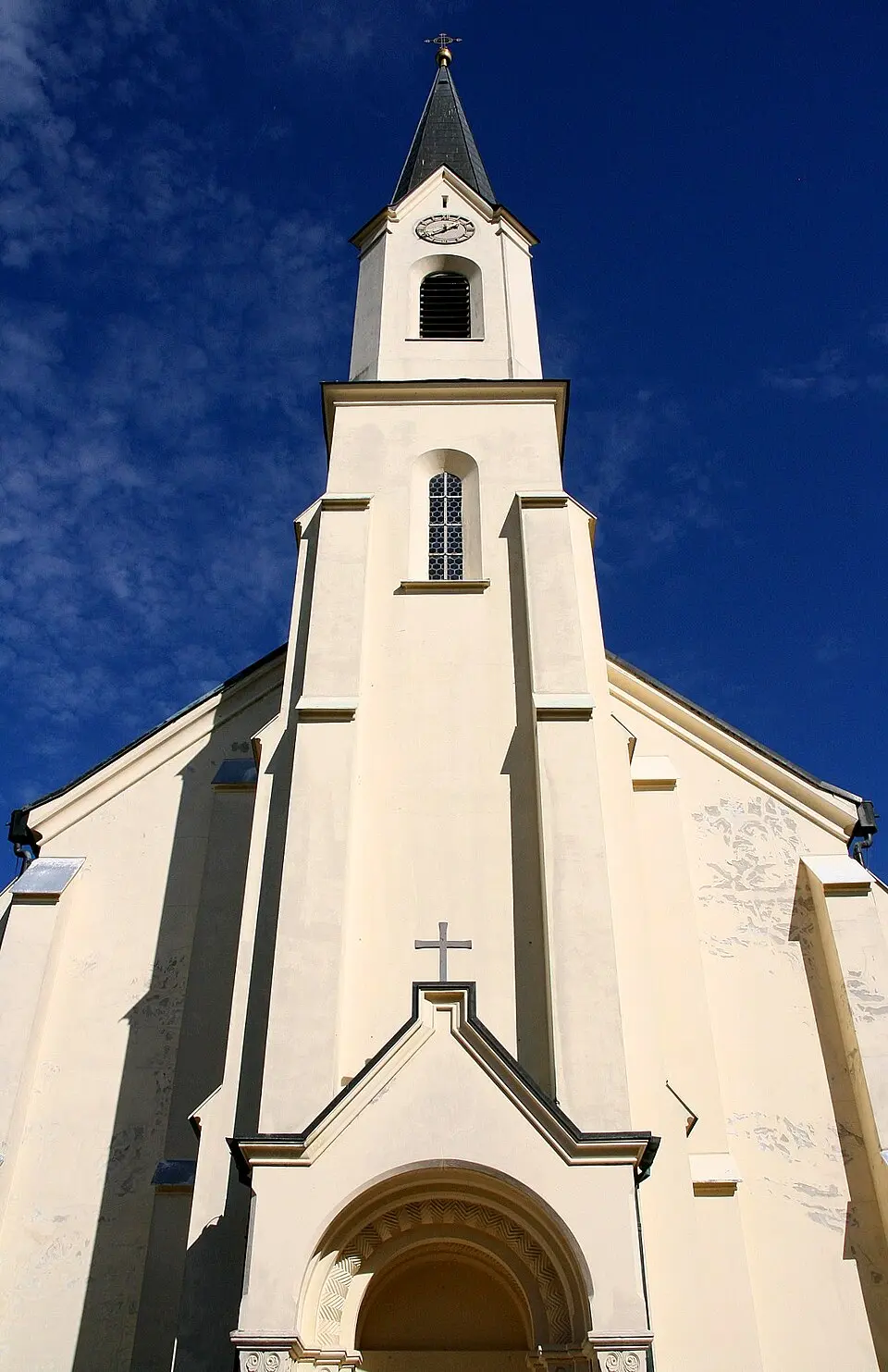 Katholische Kuratie- und Klosterkirche Herz-Jesu