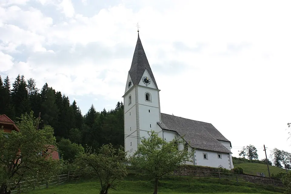 Kath. Pfarrkirche hl. Margaretha mit ummauertem Friedhof