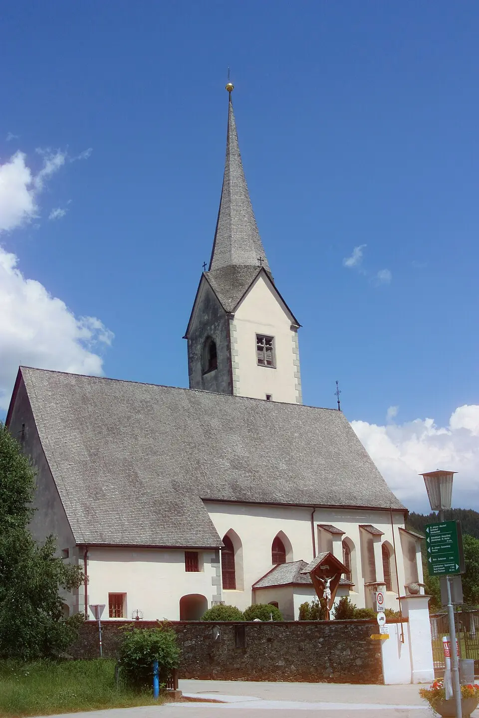 Image: JJ55 · CC BY-SA 3.0 Pfarrkirche St. Salvator