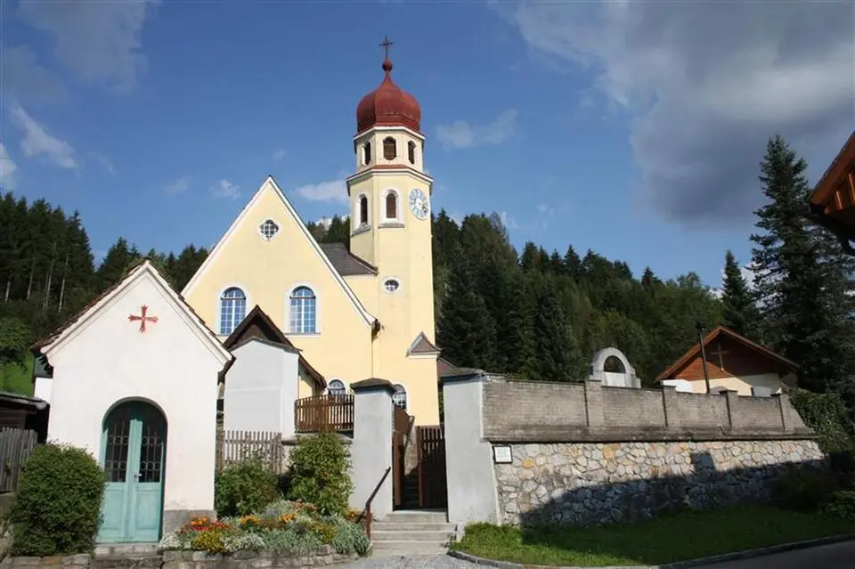 Obrázok: Guschi (talk) · CC BY-SA 3.0 AT Kath. Pfarrkirche hl. Thomas und Friedhof