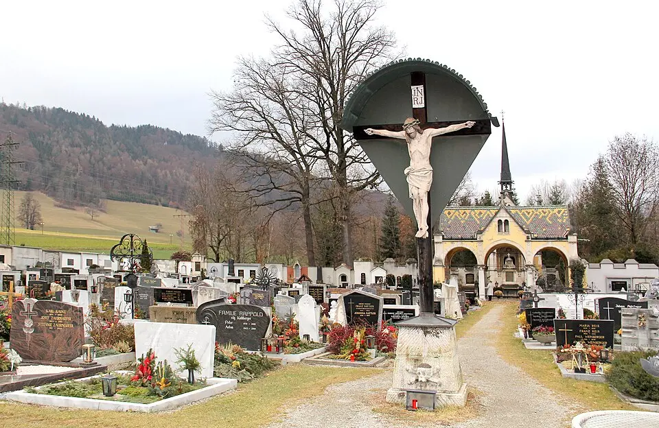 Bild: E.mil.mil (talk) · CC BY-SA 3.0 AT Neuer Friedhof Frohnleiten