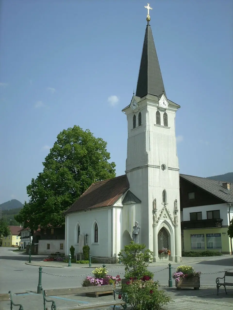 Ehem. kath. Filialkirche hl. Johannes Nepomuk, Bibliothek