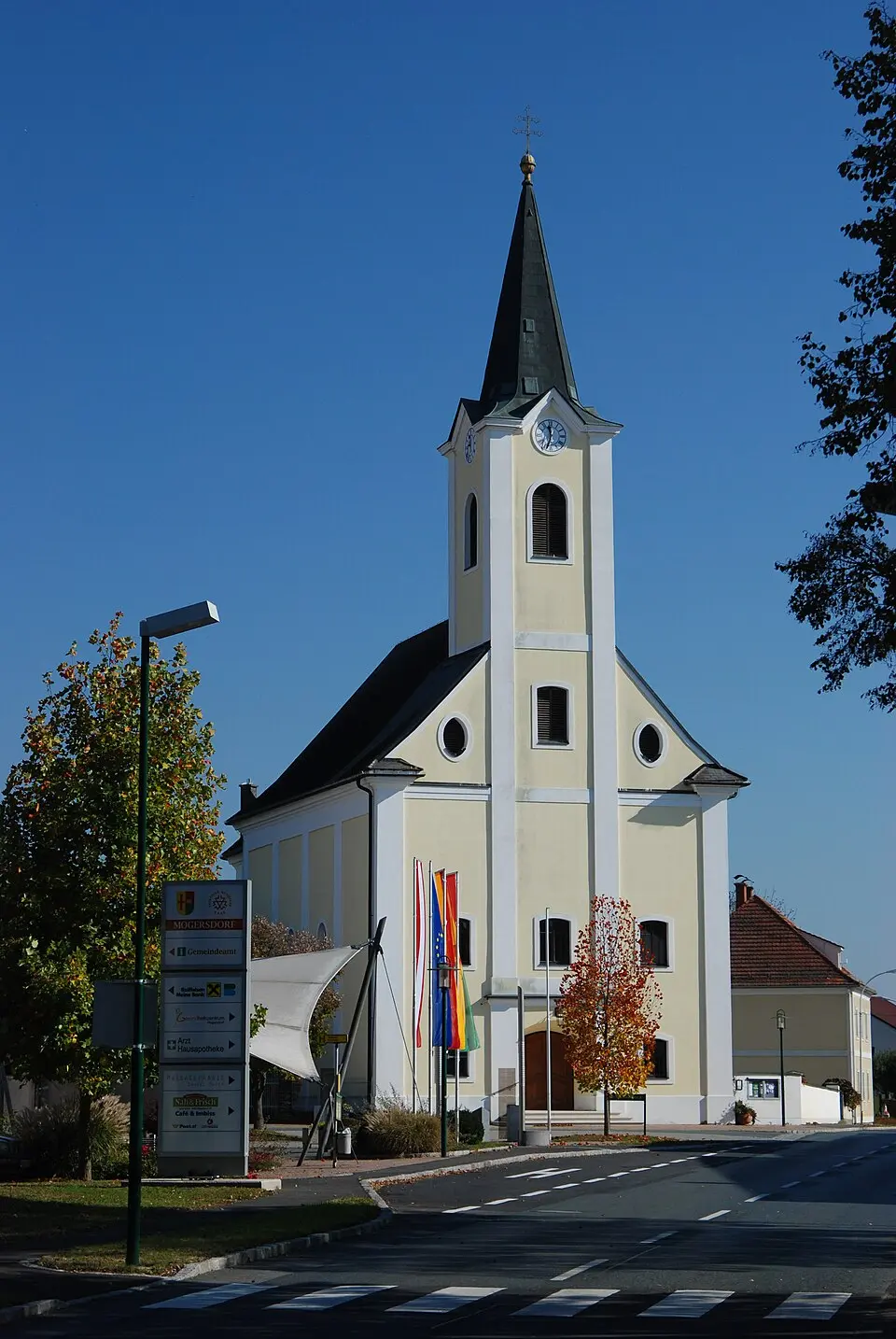 Image: Ueb-at · CC BY-SA 3.0 Pfarrkirche Mogersdorf