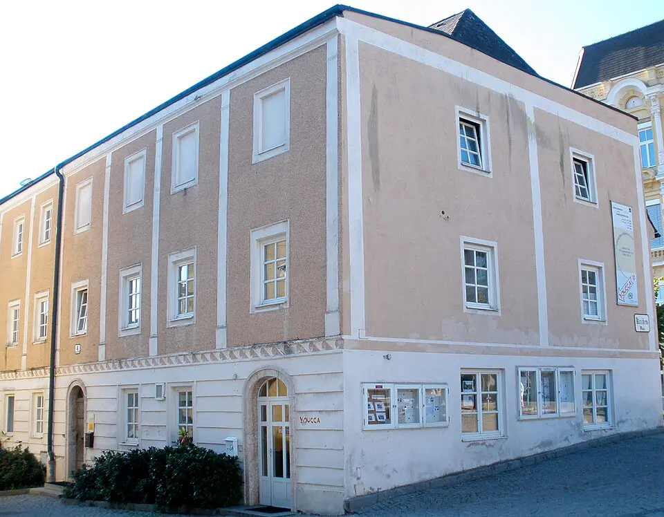 Wohnhaus, Kirchenbeitragsstelle