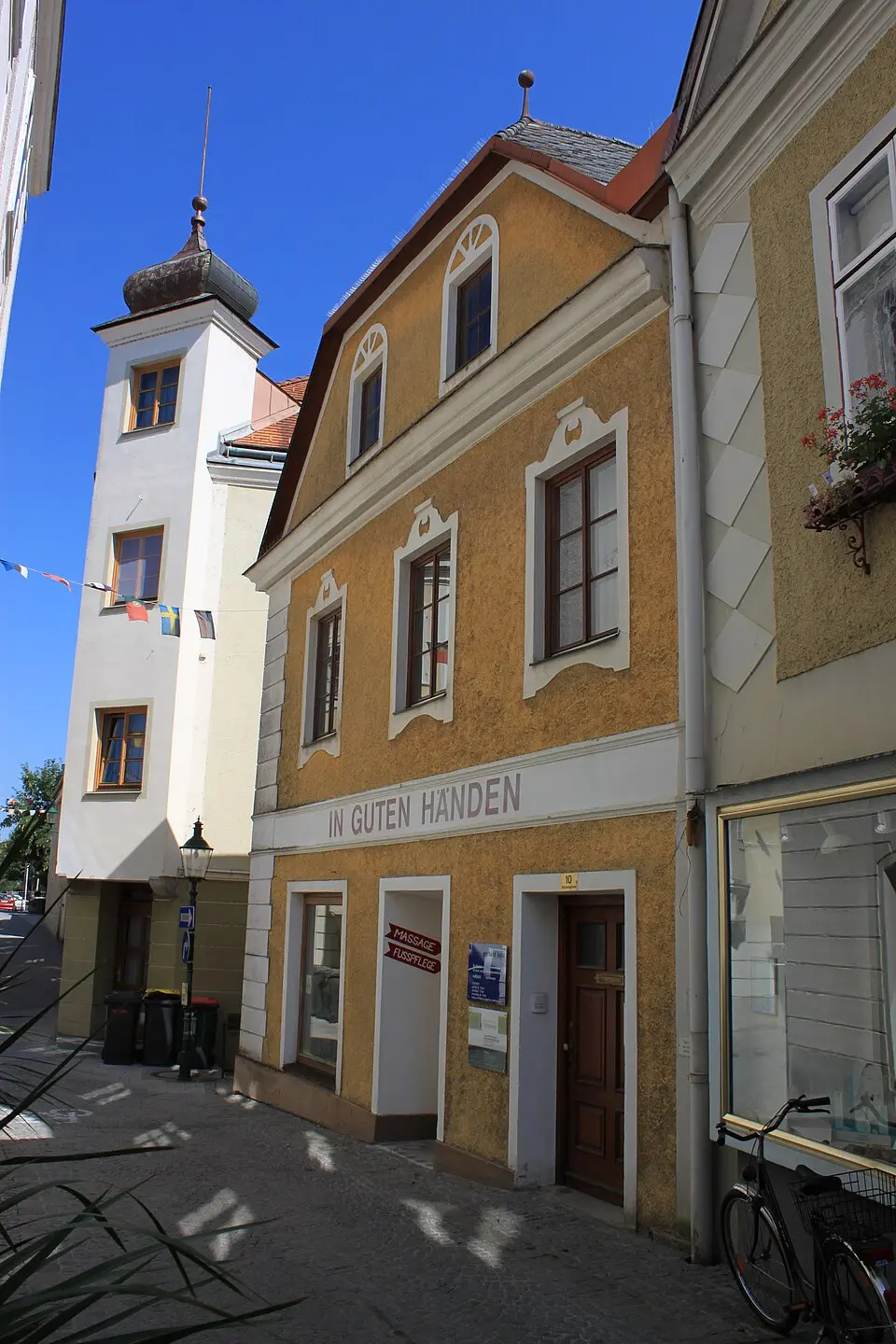 Wohn- und Geschäftshaus