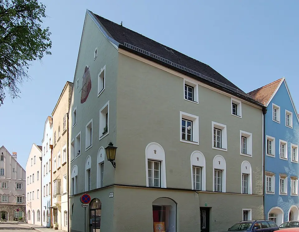 Ehemaliges Eckhaus in der Scheiben nächst der Kirche